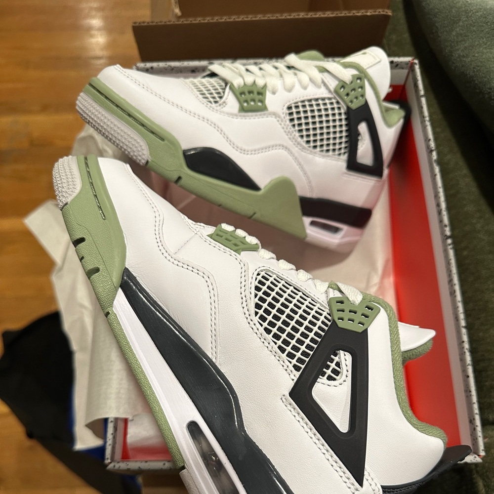 Jordan 4 Seafoam